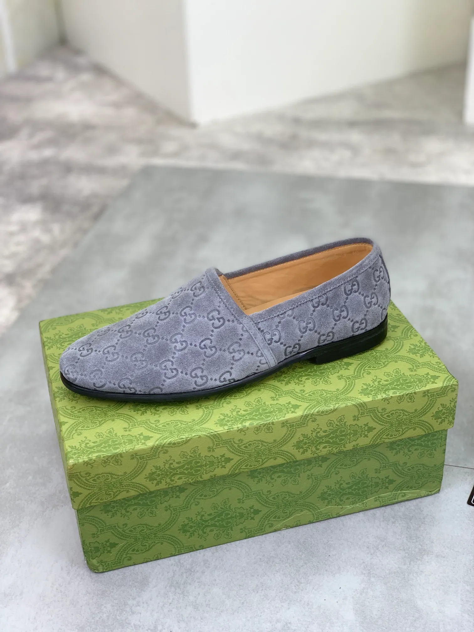 Men's Men's Shoes 💰P500💰【New Style】Water-dyed Niuli Gucci's most popular selection of lazy slip-on leather shoes (Gucci) official website latest Gucci lazy leather shoes, hot style 💥 simple and elegant style, exclusive for trendy men. Unique official website latest brand original double G embossing Elements 👑 Original Gucci decoration, fashionable and elegant, fabric original calfskin ✅ fully imported first-layer cowhide lining, official website designated wear-resistant, rubber business outsole, classic model taken at the counter in real life 🎬38-44 Various colors available
